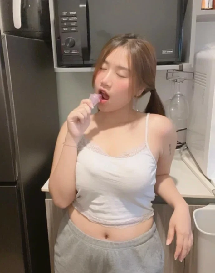 น้องเฟียร์ ครีเอเตอร์สาวไทย
